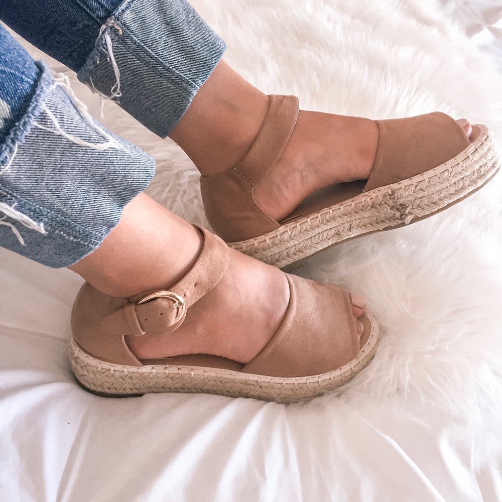 Natural Women Platform Sandal - Picture 2 of 4